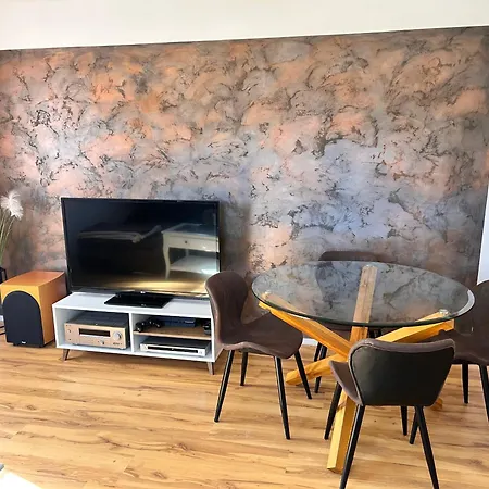 Apartment Mit Gartennutzung, Garage Und Wallbox *