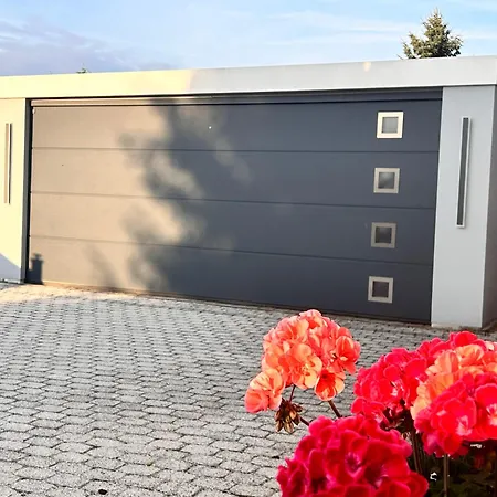 Mit Garten Und Wallbox In Der Oberlausitz *