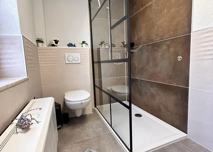 Apartamento Mit Gartennutzung, Garage Und Wallbox *